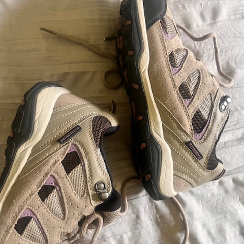 Hiking shoe